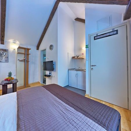 Studio Sime Apartment Split Bilik gambar